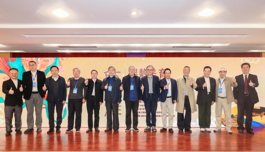 参会领导为“敦煌银龄美育星光盛典”活动点赞.jpg